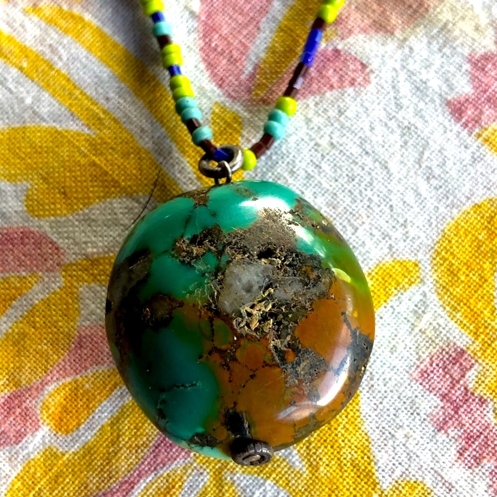 Beautiful turquoise necklace on glass beads - Picture 9 of 14